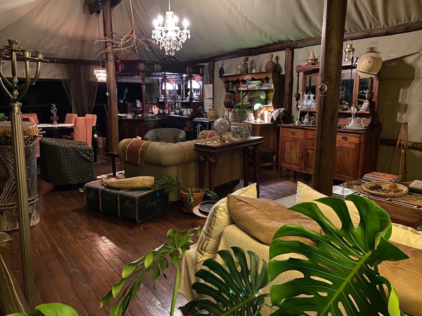 Out In Africa Wildlife Lodge Hammanskraal Eksteriør billede
