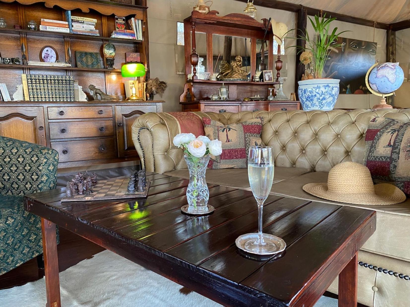 Out In Africa Wildlife Lodge Hammanskraal Eksteriør billede