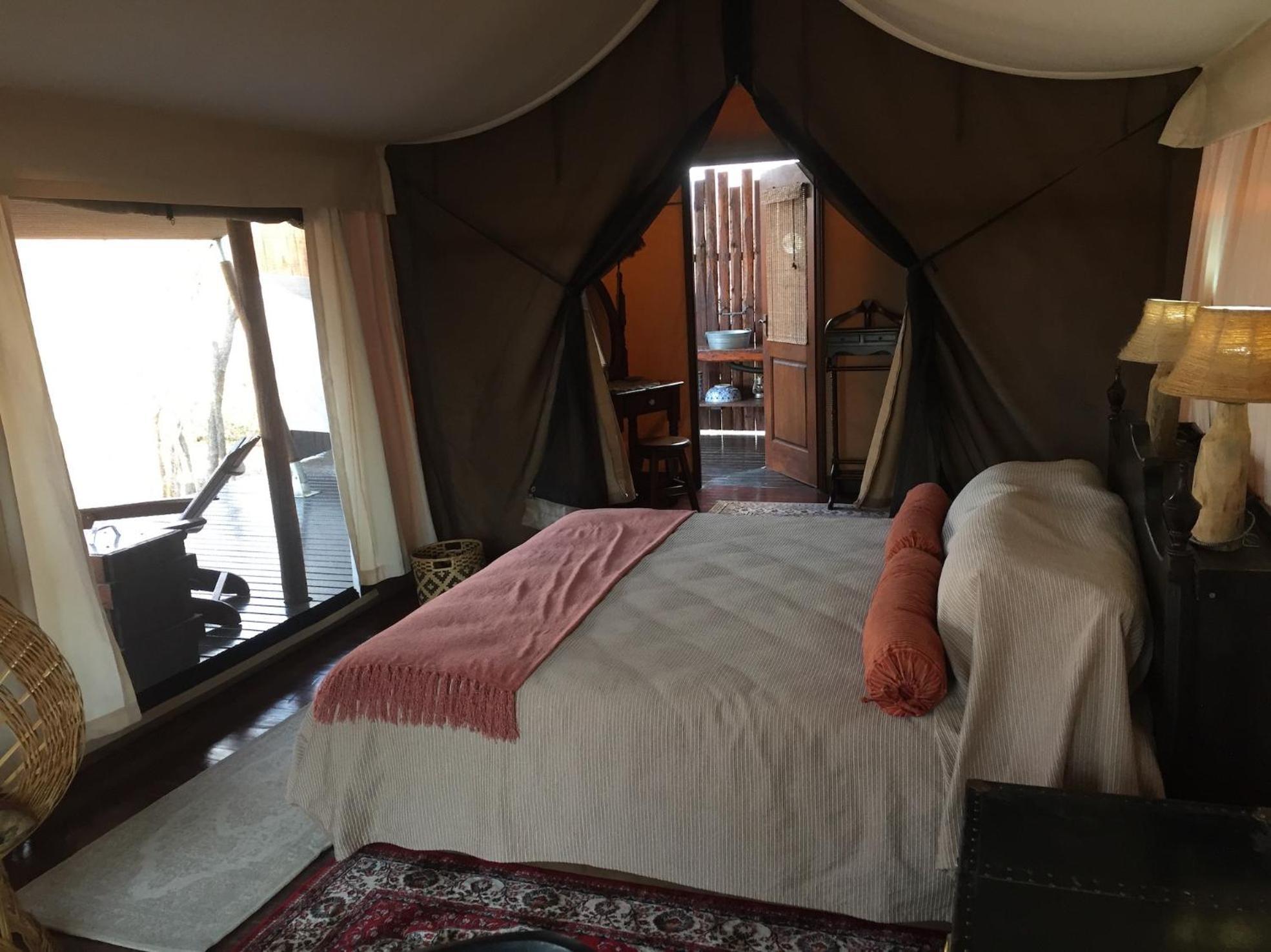 Out In Africa Wildlife Lodge Hammanskraal Eksteriør billede